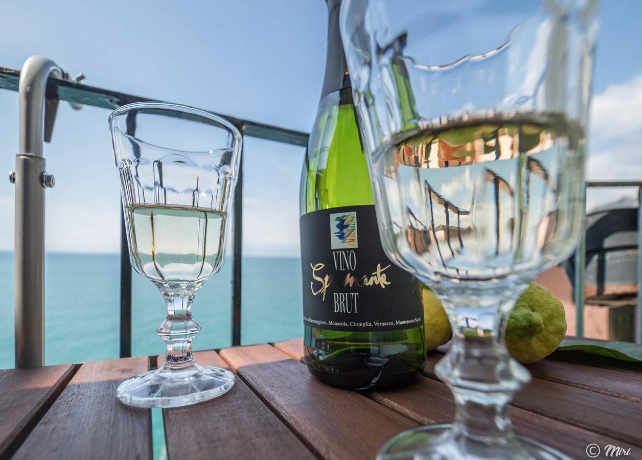 Il Baluardo Sea View Apartment On The Cliff Manarola Exteriör bild